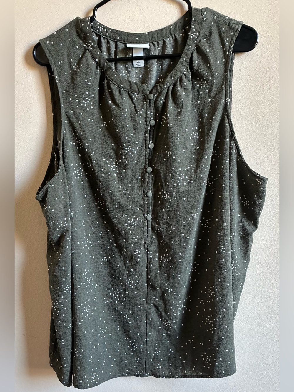 Ava & Viv Sleeveless Olive Green Dot Button-Front Top 2X